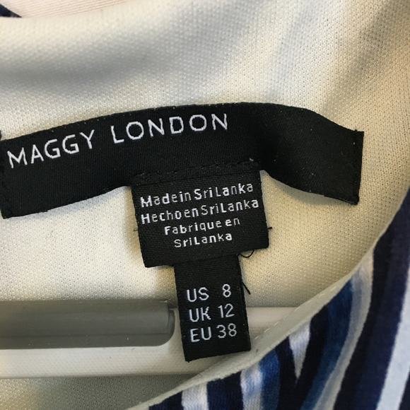 Maggie London navy and white short sleeve easy care dress size 8 geometric print - Picture 2 of 11